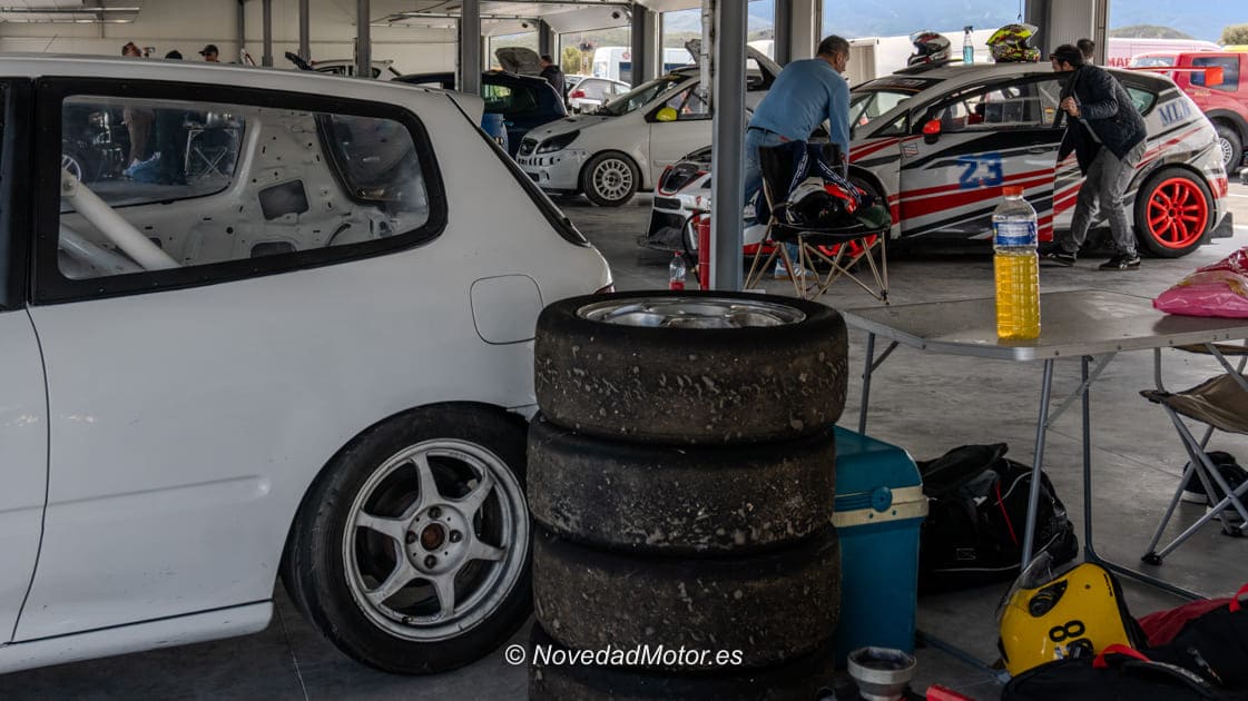 Boxes del Trackday Almería de Paddock GT Club en el Circuito de Tabernas