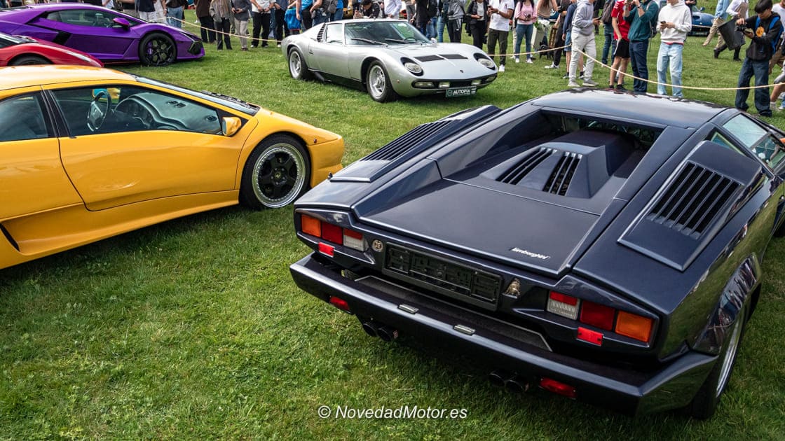 Lamborghini Miura y Lamborghini Countach junto a otros Lamborghini con motor V12 expuestos en Autopía Madrid 2026, evento del motor en Madrid