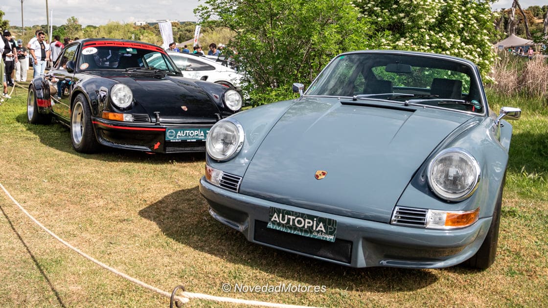 Porsche 911 clásico y Porsche 911 Carrera RSR expuestos en Autopía Madrid 2026, Bosque del Santander