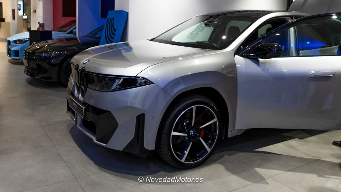 Nuevo BMW iX3 mostrado en la presentación junto al BMW M2 CS y BMW M3 CS en Almería. Nuevo BMW iX3 mostrado en la presentación junto al BMW M2 CS y BMW M3 CS en Almería.