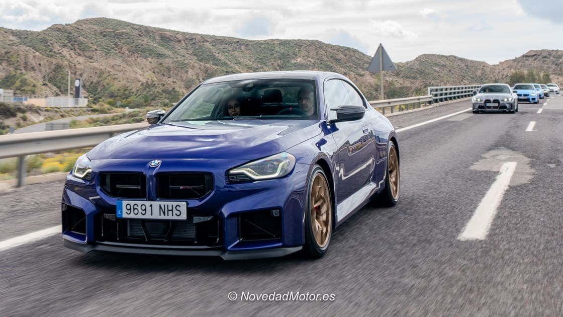 Convoy BMW M rodando por carretera en Almería durante la ruta del BMW M2 CS Convoy BMW M rodando por carretera en Almería durante la ruta del BMW M2 CS
