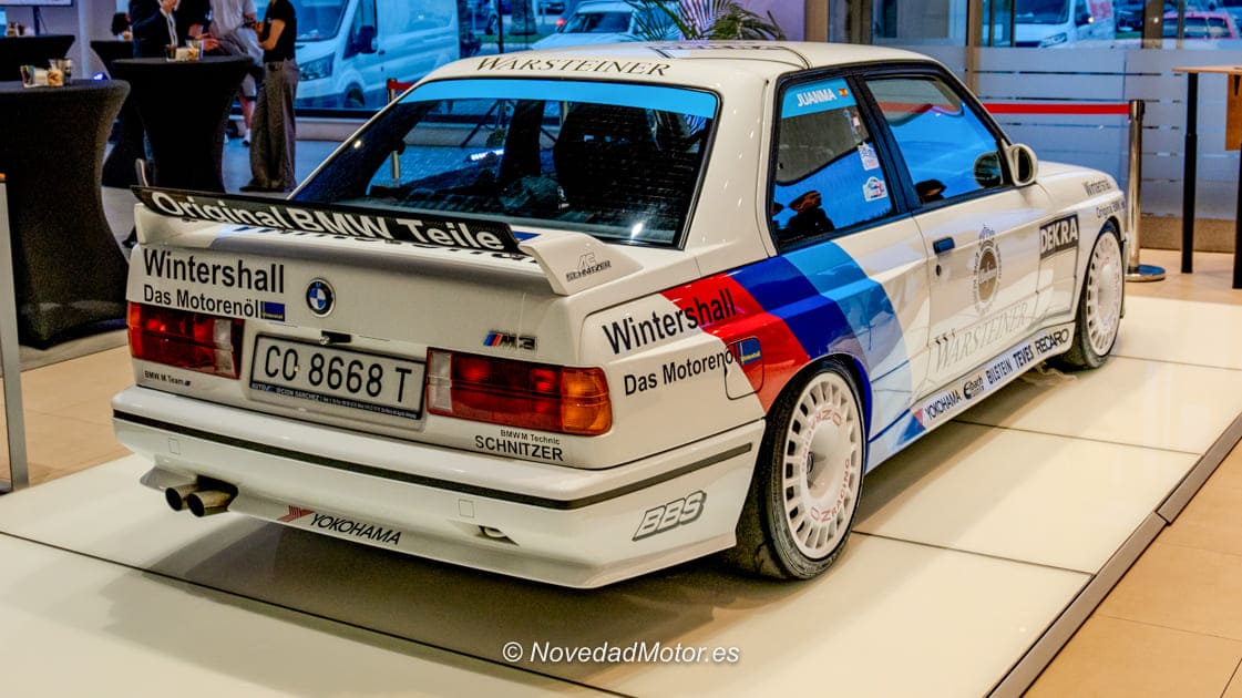 BMW M3 E30 de competición con decoración Warsteiner expuesto durante el evento BMW M en Almería. BMW M3 E30 de competición con decoración Warsteiner expuesto durante el evento BMW M en Almería.