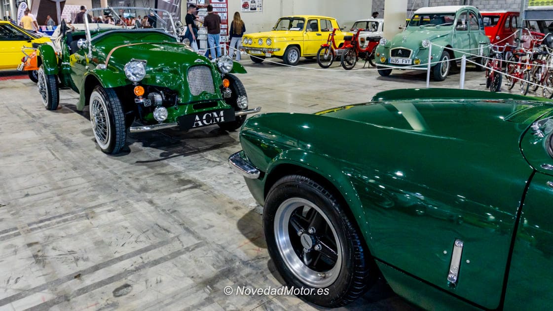 Roadster clásico estilo AC Cobra (ACM) en RetroAlmería 2026