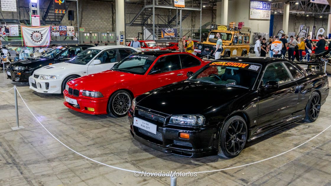 Los cuatro coches de Sfdxshow en RetroAlmería 2026: Nissan Skyline R34 (GT-T), BMW E36, Mitsubishi Lancer Evolution V y Subaru Impreza WRX Catalunya