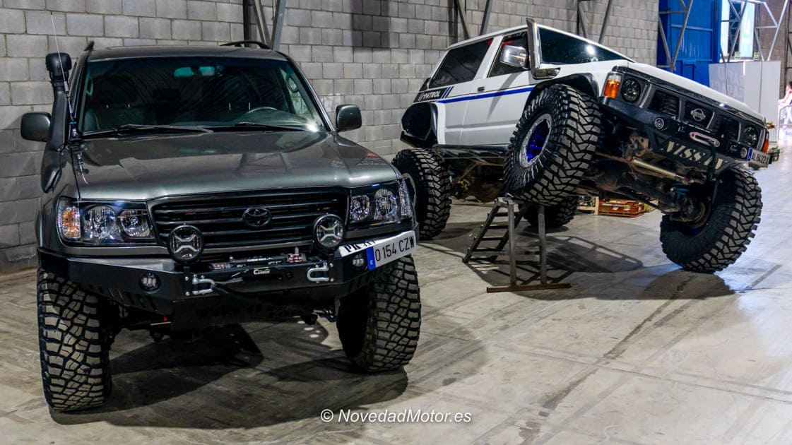 Todoterrenos 4x4 preparados, con un Toyota Land Cruiser y un Nissan Patrol en RetroAlmería 2026