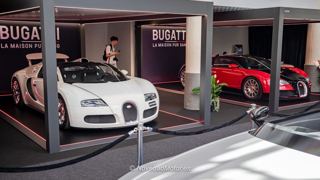 Bugatti Veyron y Bugatti Veyron Grand Sport en el stand de Bugatti Mónaco durante Top Marques Mónaco 2026