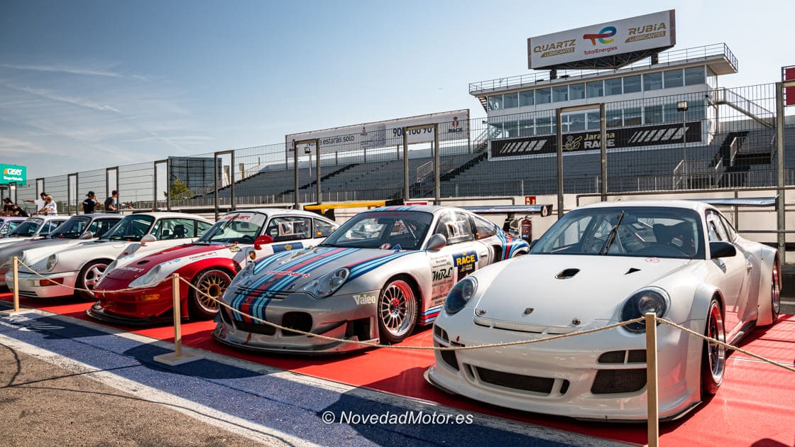 Porsche 911 de competición expuestos en el Circuito del Jarama durante el Porsche Spain Meeting 2026