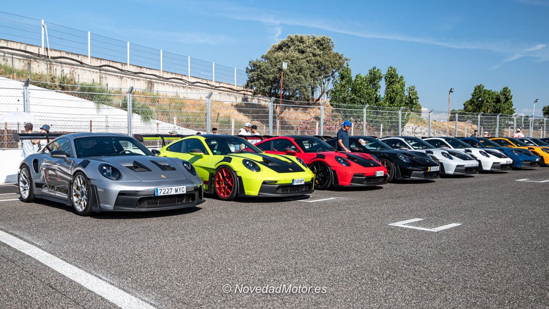 Línea de Porsche 911 GT3 RS 992 en el Porsche Spain Meeting 2026 del Jarama