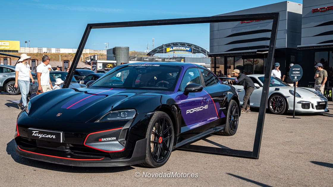 Porsche Taycan en el Porsche Spain Meeting 2026 del Circuito del Jarama