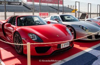 Porsche Spain Meeting 2026: crónica del evento con más de 1.000 Porsches en el Circuito del Jarama Porsche 918 Spyder y Porsche Carrera GT expuestos en el Porsche Spain Meeting 2026