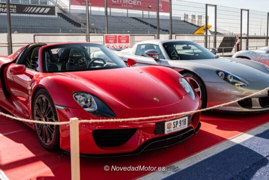 Porsche Spain Meeting 2026: crónica del evento con más de 1.000 Porsches en el Circuito del Jarama Porsche 918 Spyder y Porsche Carrera GT expuestos en el Porsche Spain Meeting 2026