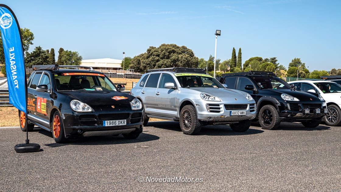 Porsche Cayenne preparados para raid en el Porsche Spain Meeting 2026